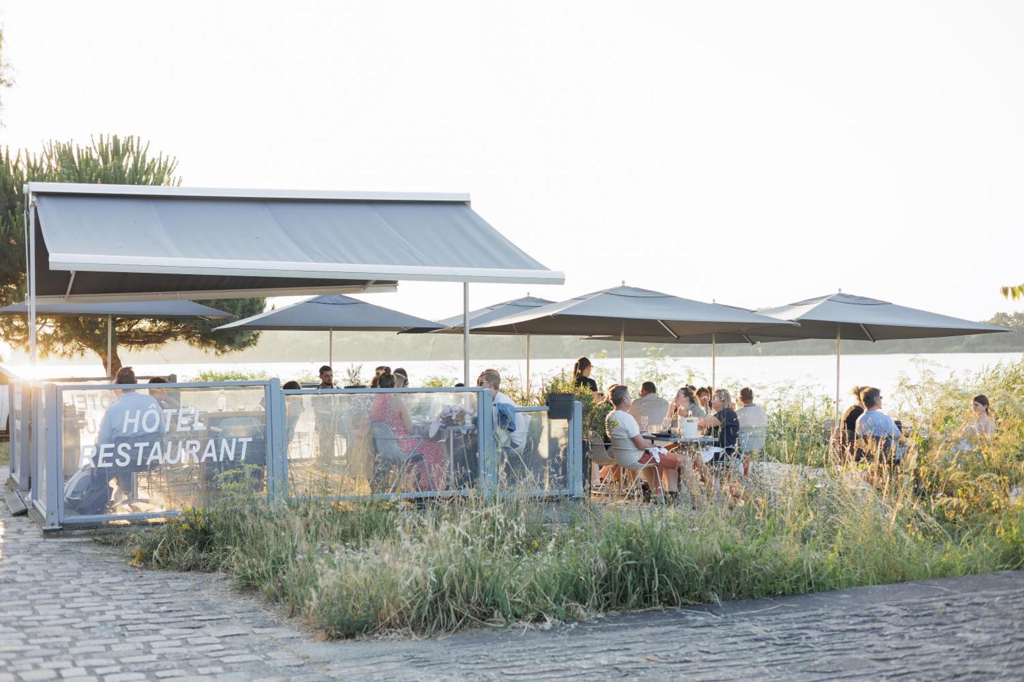 L'Esplanade Hotel Restaurant Bar A Vin Le Pellerin Kültér fotó